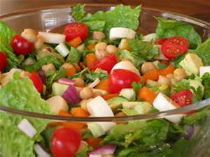 昼：緑黄色野菜メインのサラダとアボカドor サラダと木の実か種子類の組み合わせ（少量の果物と組み合わせても可）or サラダとイモ類、玄米などの全穀類あるいは豆類